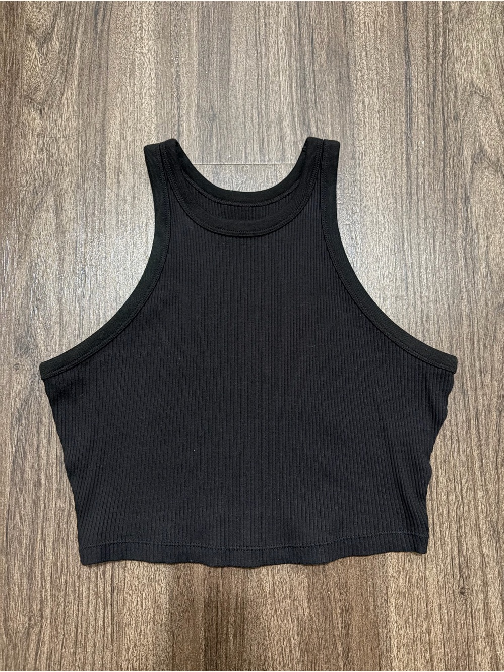 Uniqlo cropped tank